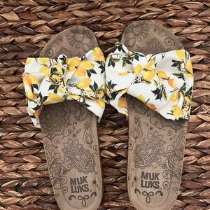 Muk Luks Lemon Print Sandals